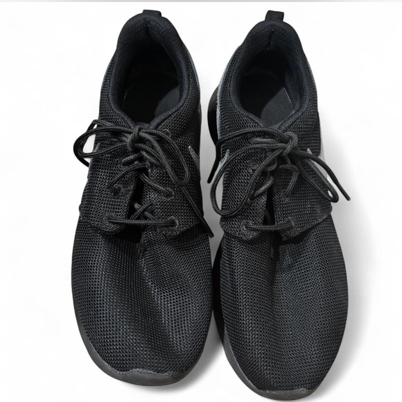 Nike Roshe Sneakers - Picture 2 of 7